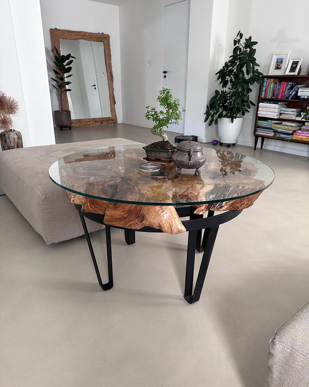 stół z drewna i szkła